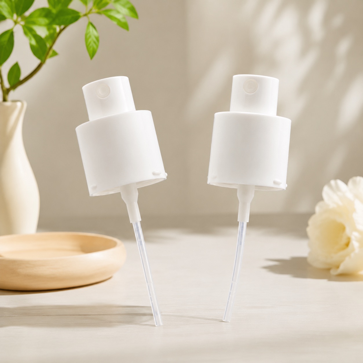 white-fine-mist-spray-pump-components-with-dip-tubes