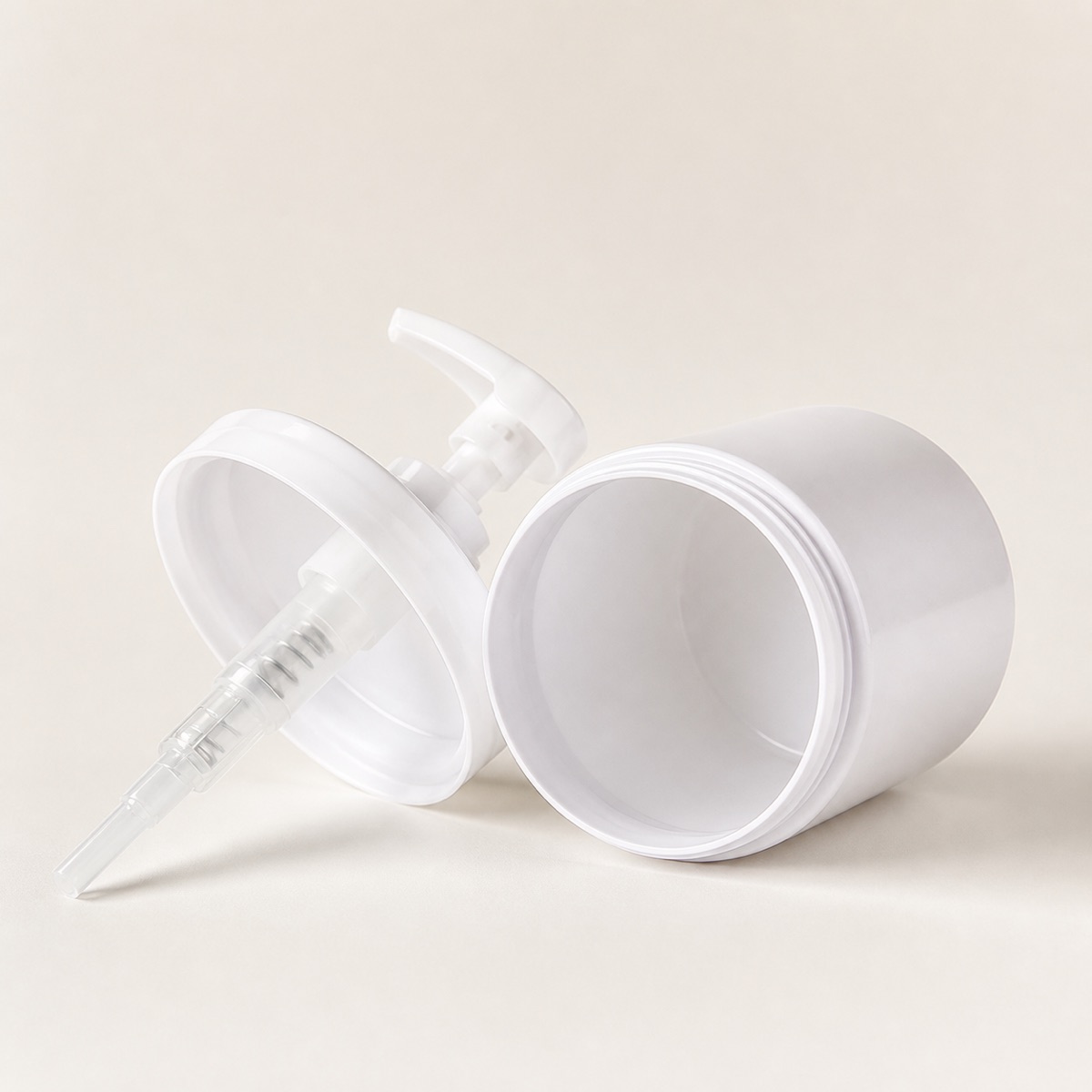 open-wide-mouth-pet-jar-and-separated-lotion-pump-detail