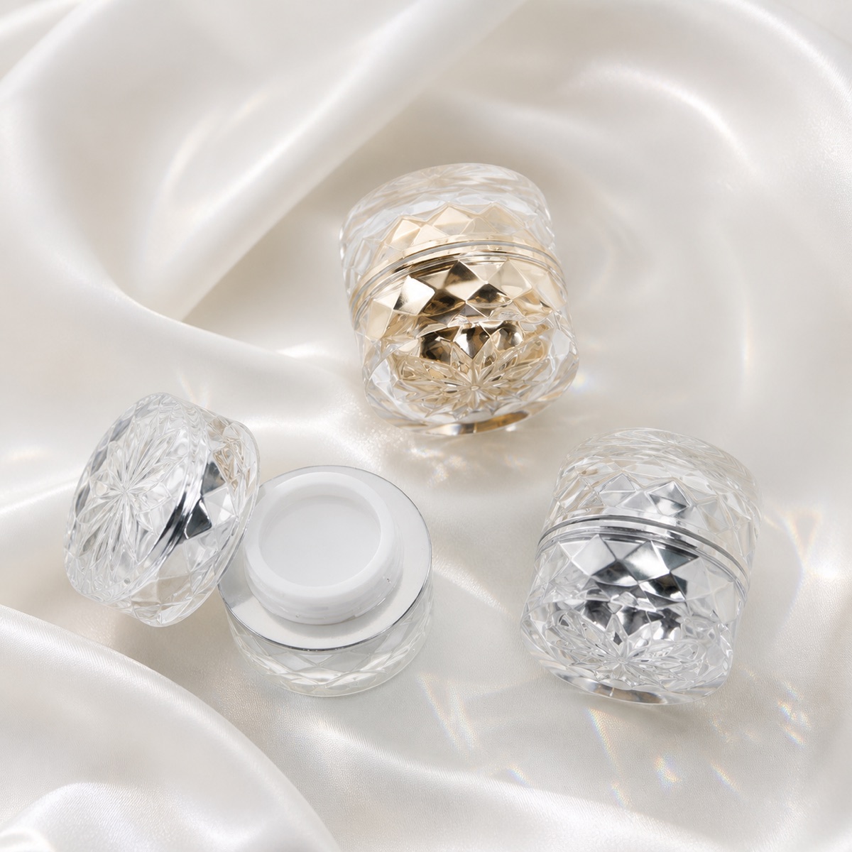 open-and-closed-5g-acrylic-cream-jars-with-pp-inner-cups