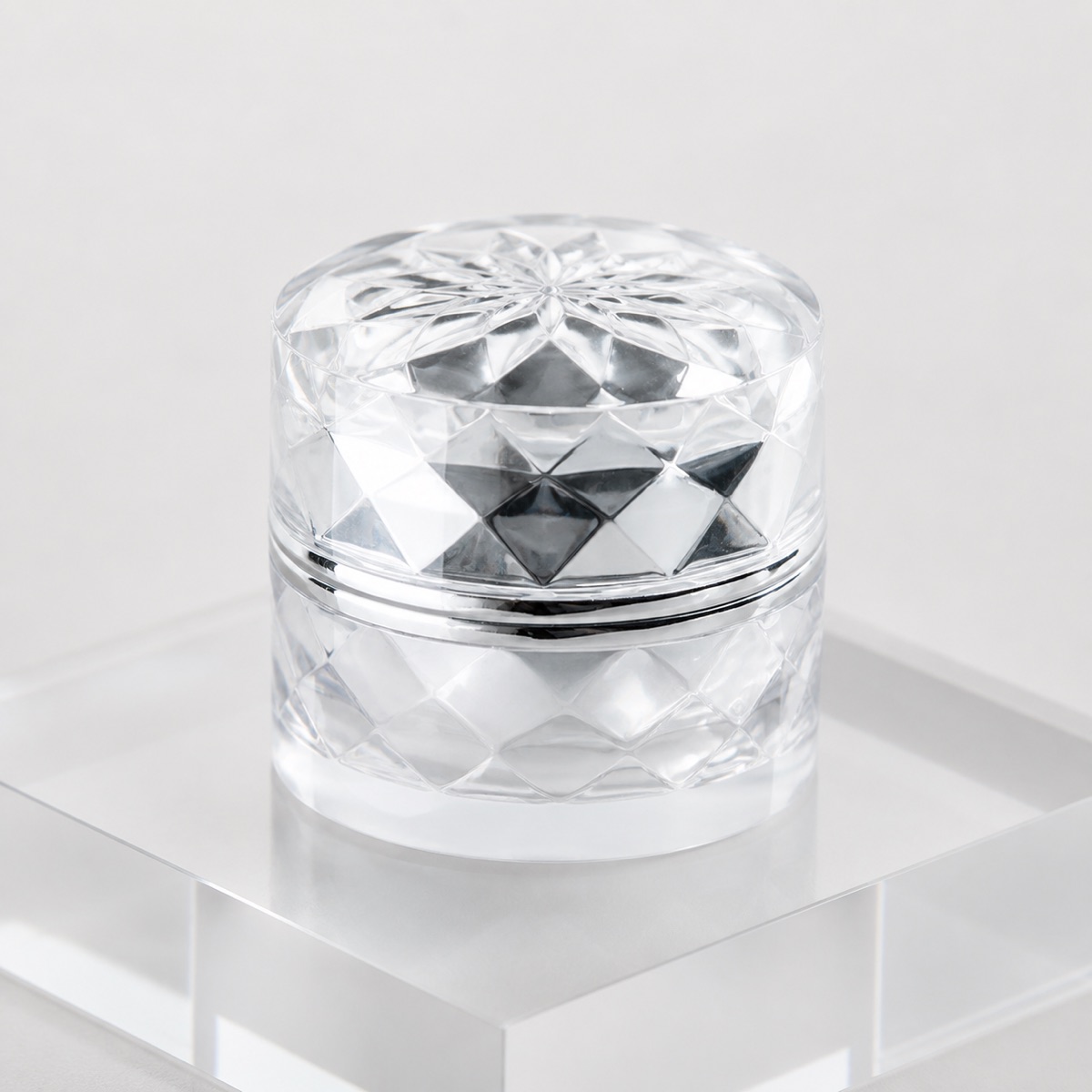 silver-5g-diamond-cut-acrylic-cosmetic-sample-jar-hero-image