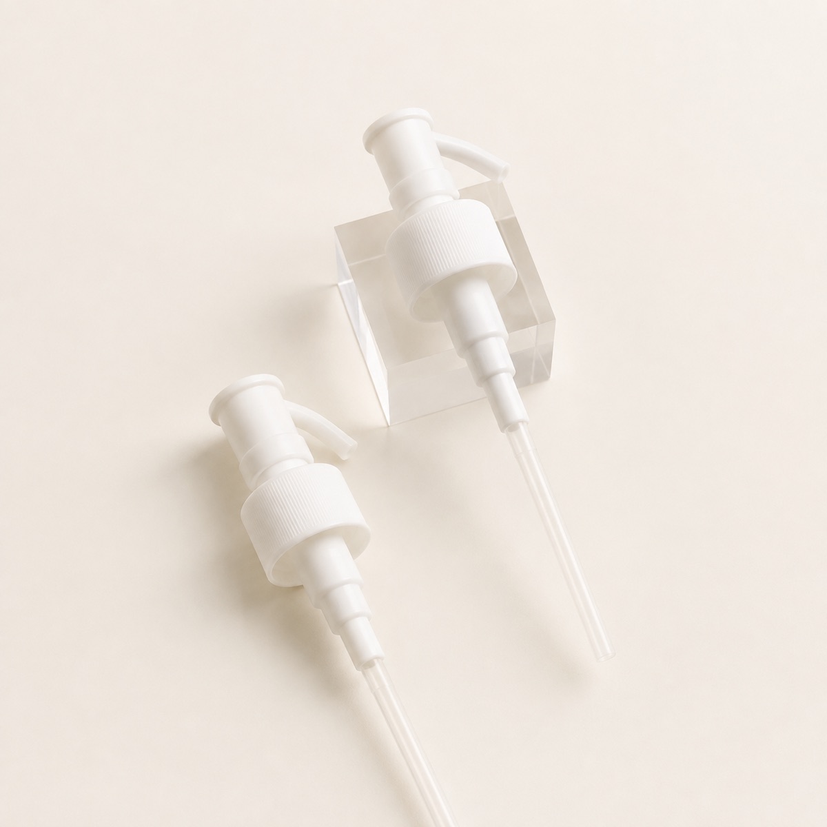 white-lotion-pump-and-dip-tube-components-for-pet-cosmetic-bottles